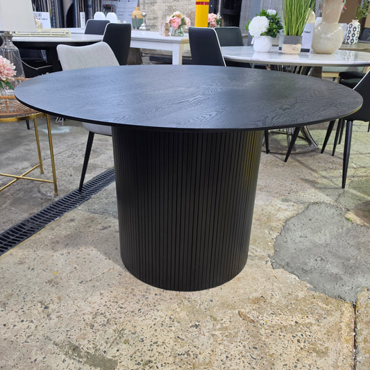 Brooklyn 1.2m Black Round Table